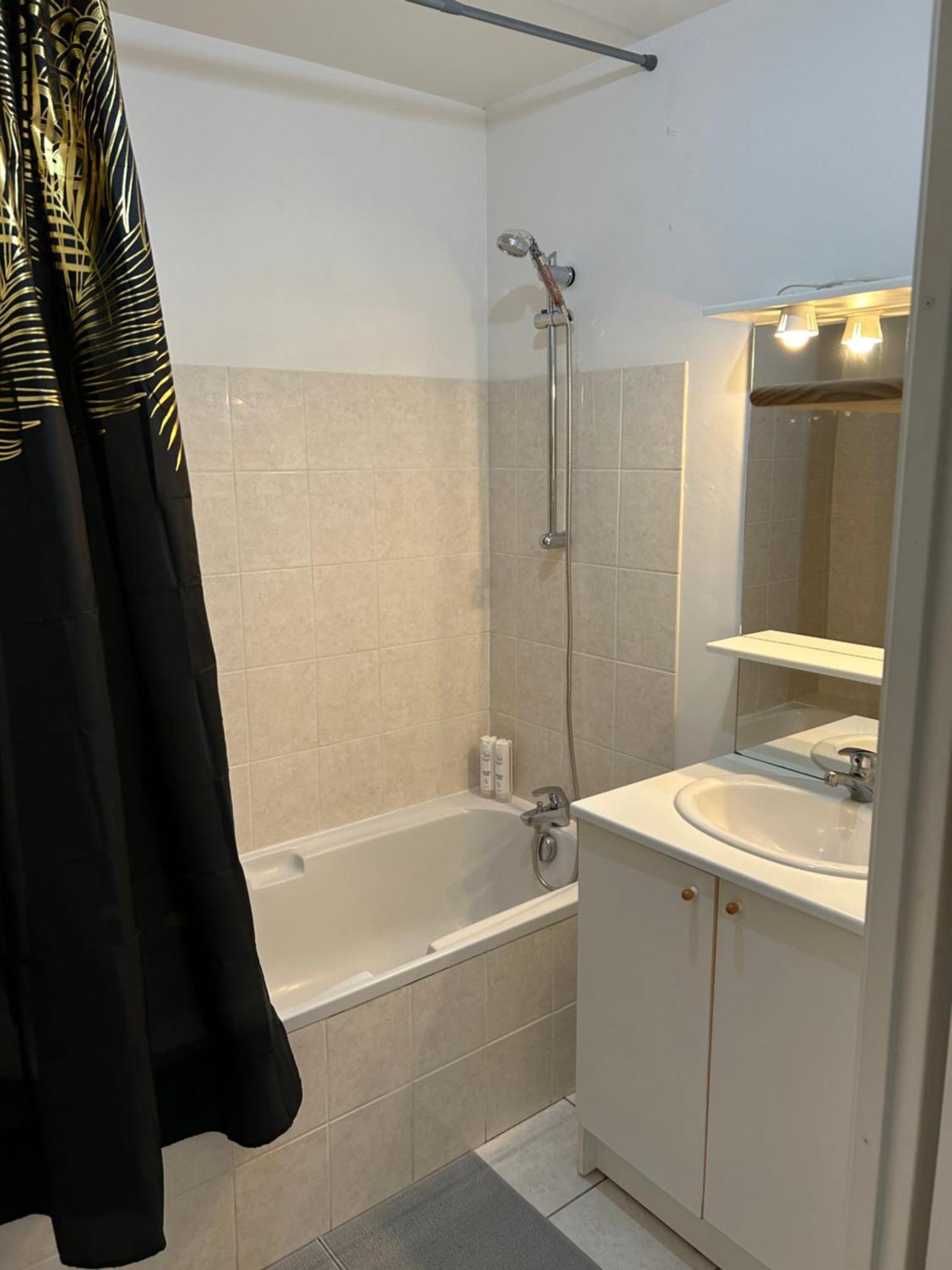 Appartement Évreux Exteriör bild